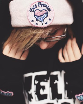  BEANIE COLD HEARTED PATCH PINK